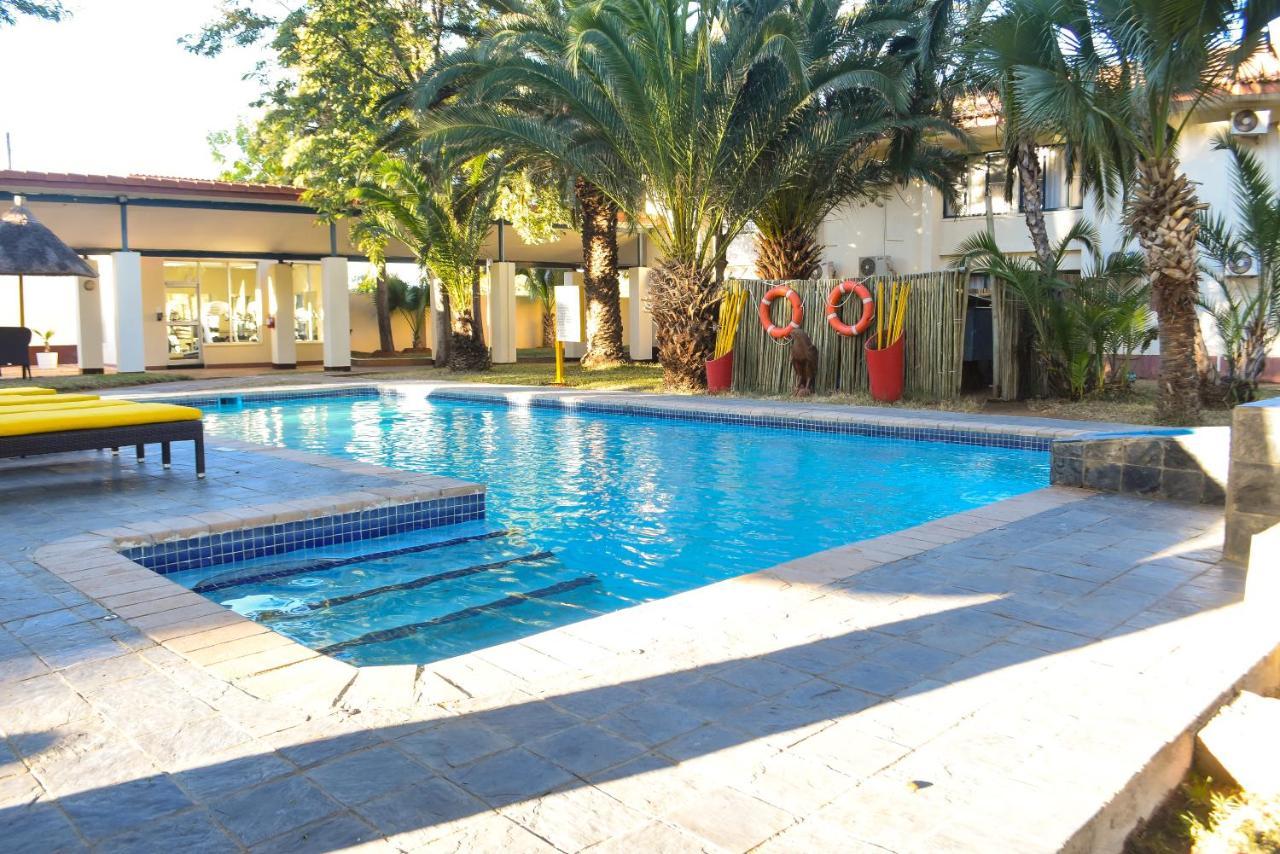 Cresta Botsalo Hotel Palapye エクステリア 写真
