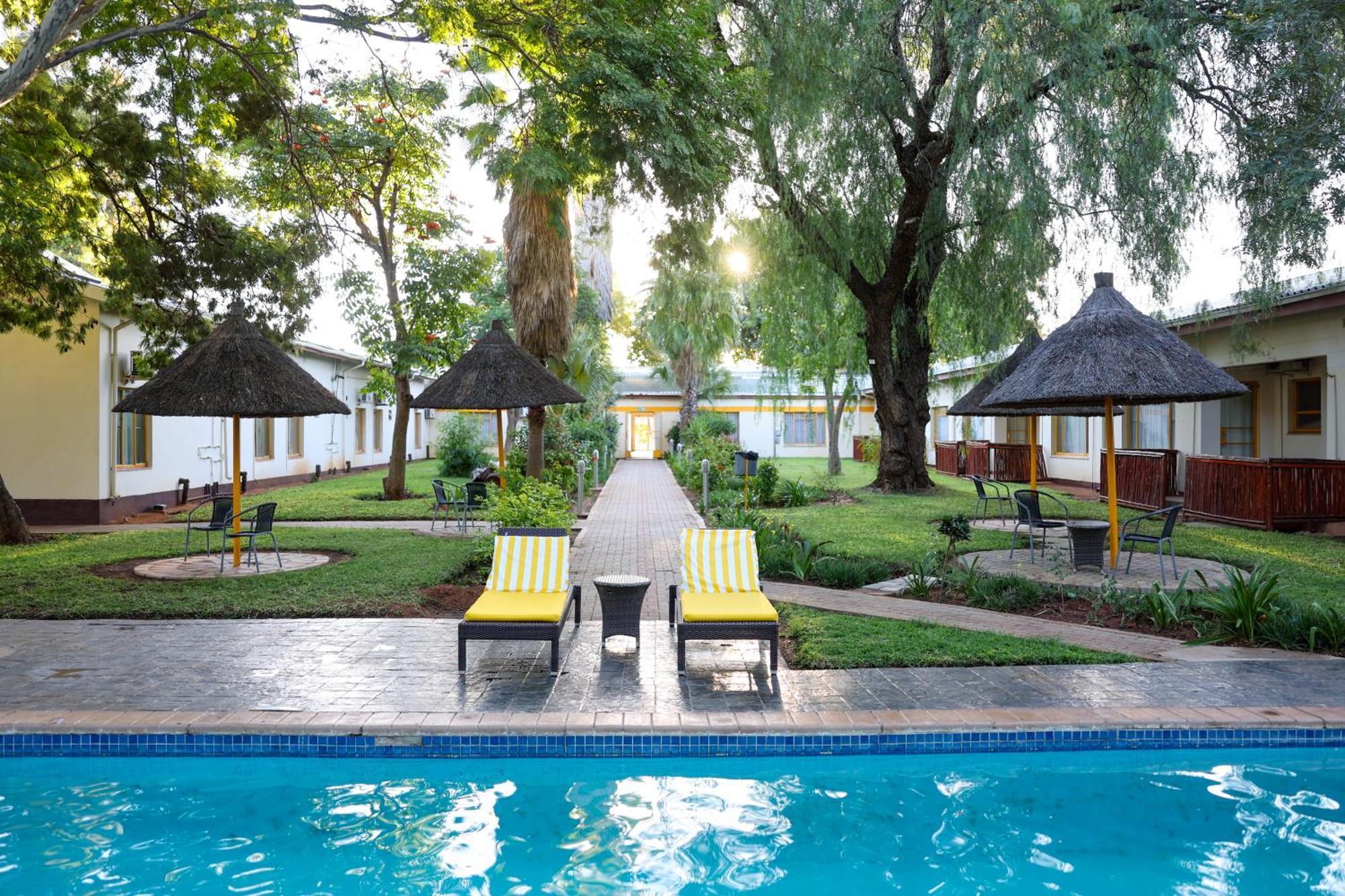 Cresta Botsalo Hotel Palapye エクステリア 写真