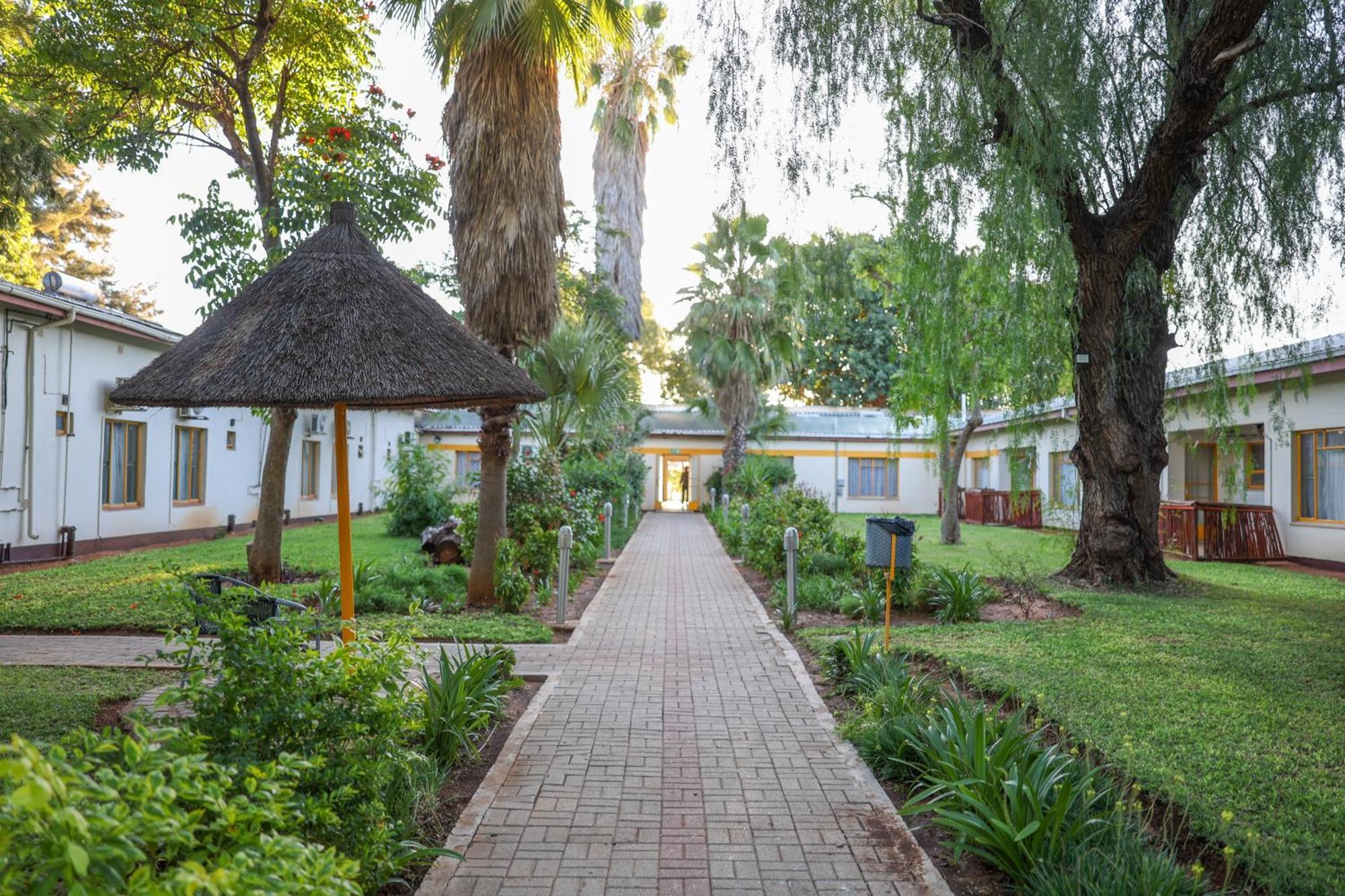 Cresta Botsalo Hotel Palapye エクステリア 写真
