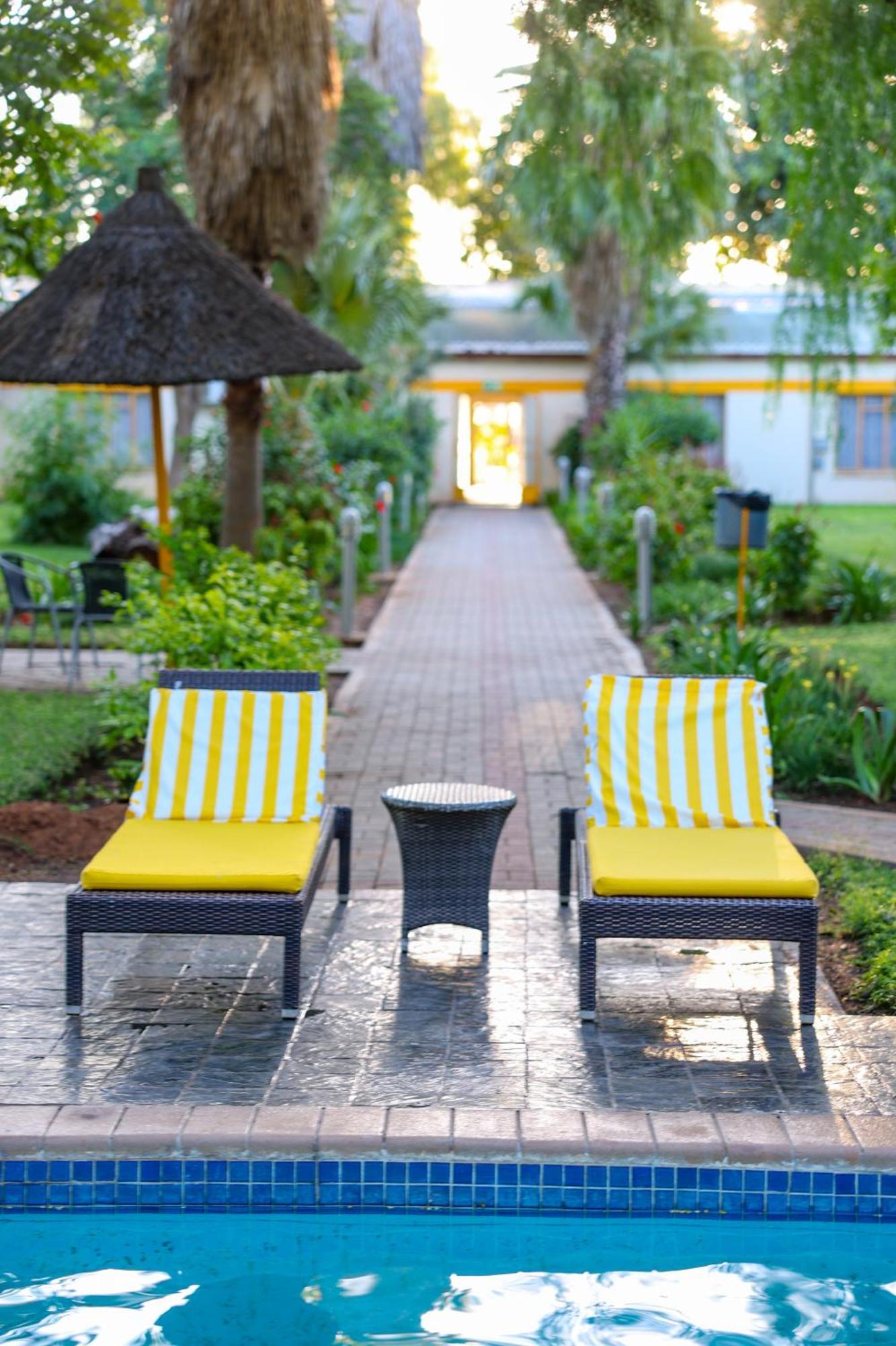 Cresta Botsalo Hotel Palapye エクステリア 写真