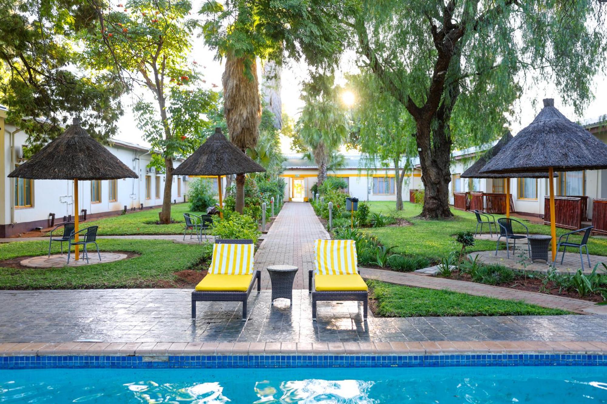 Cresta Botsalo Hotel Palapye エクステリア 写真