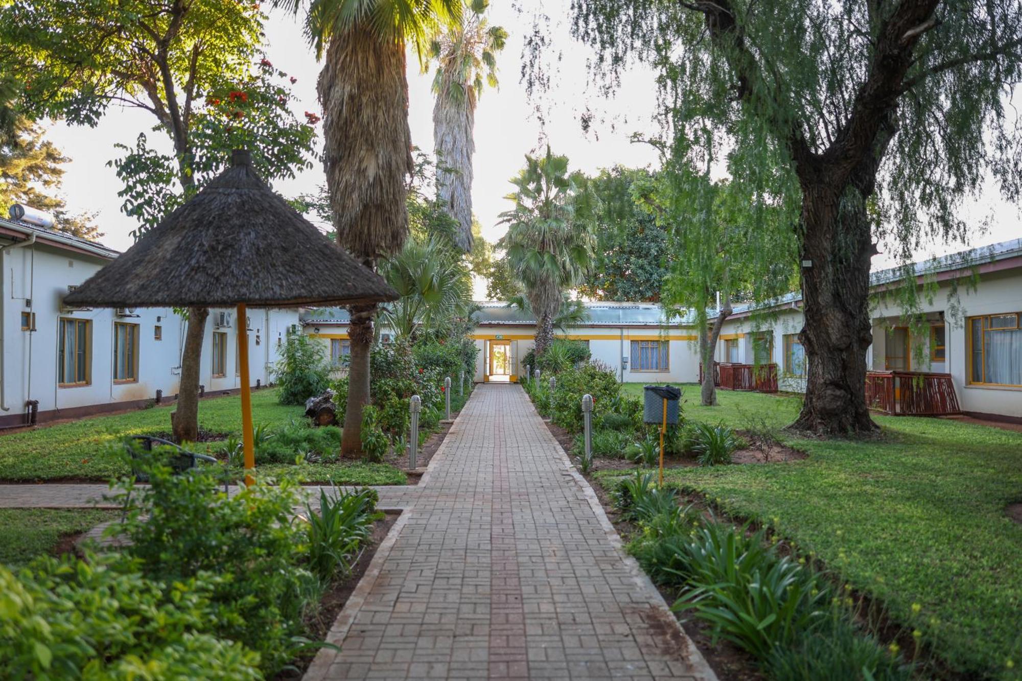 Cresta Botsalo Hotel Palapye エクステリア 写真