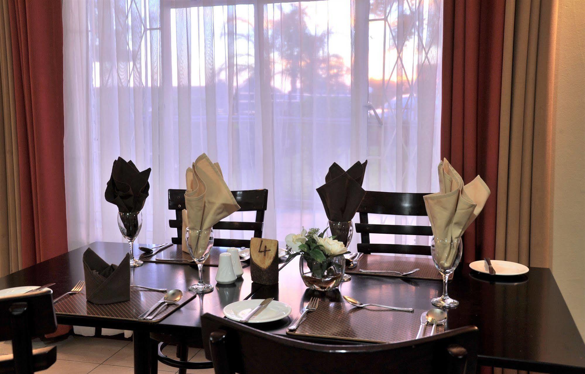 Cresta Botsalo Hotel Palapye エクステリア 写真
