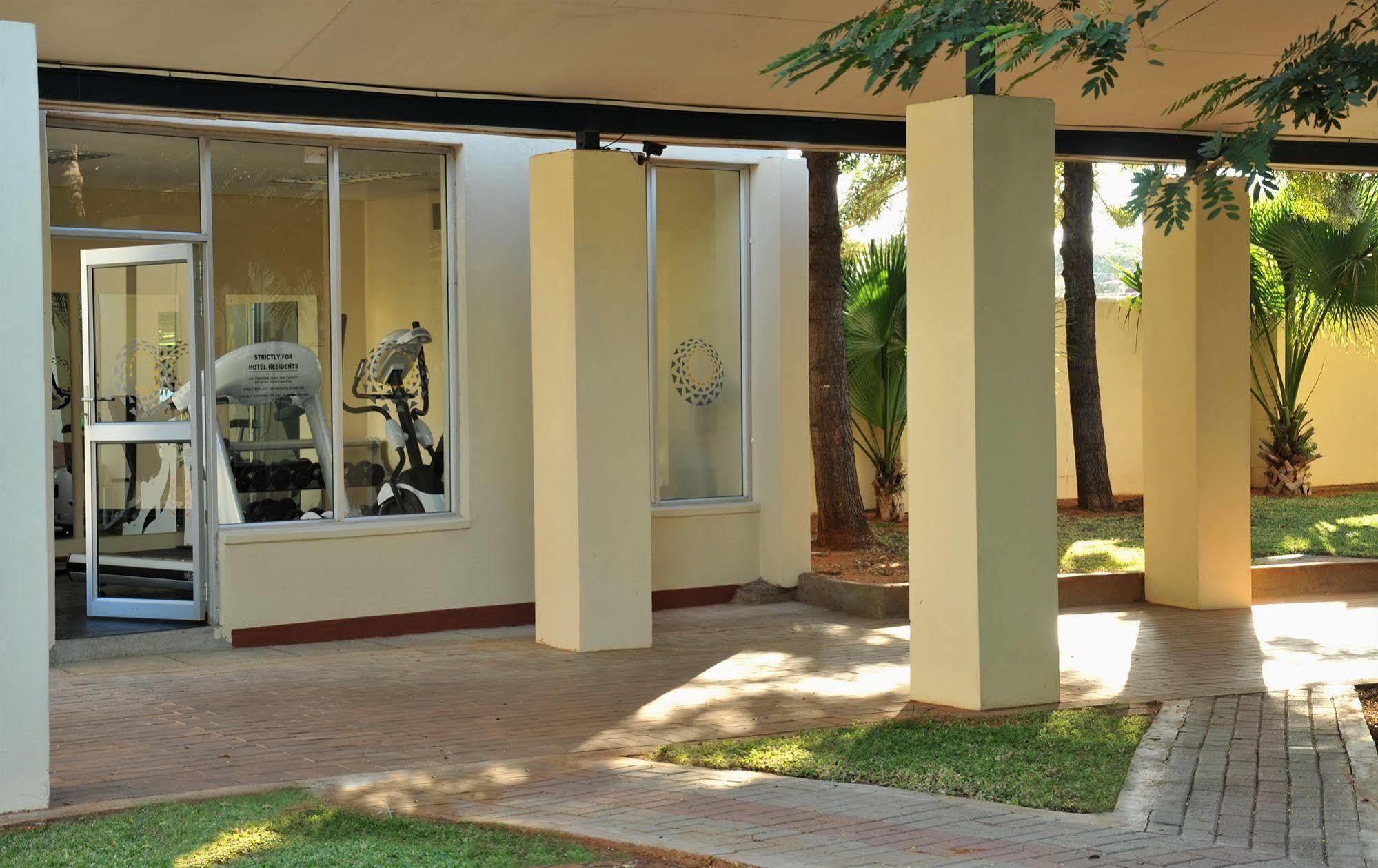 Cresta Botsalo Hotel Palapye エクステリア 写真
