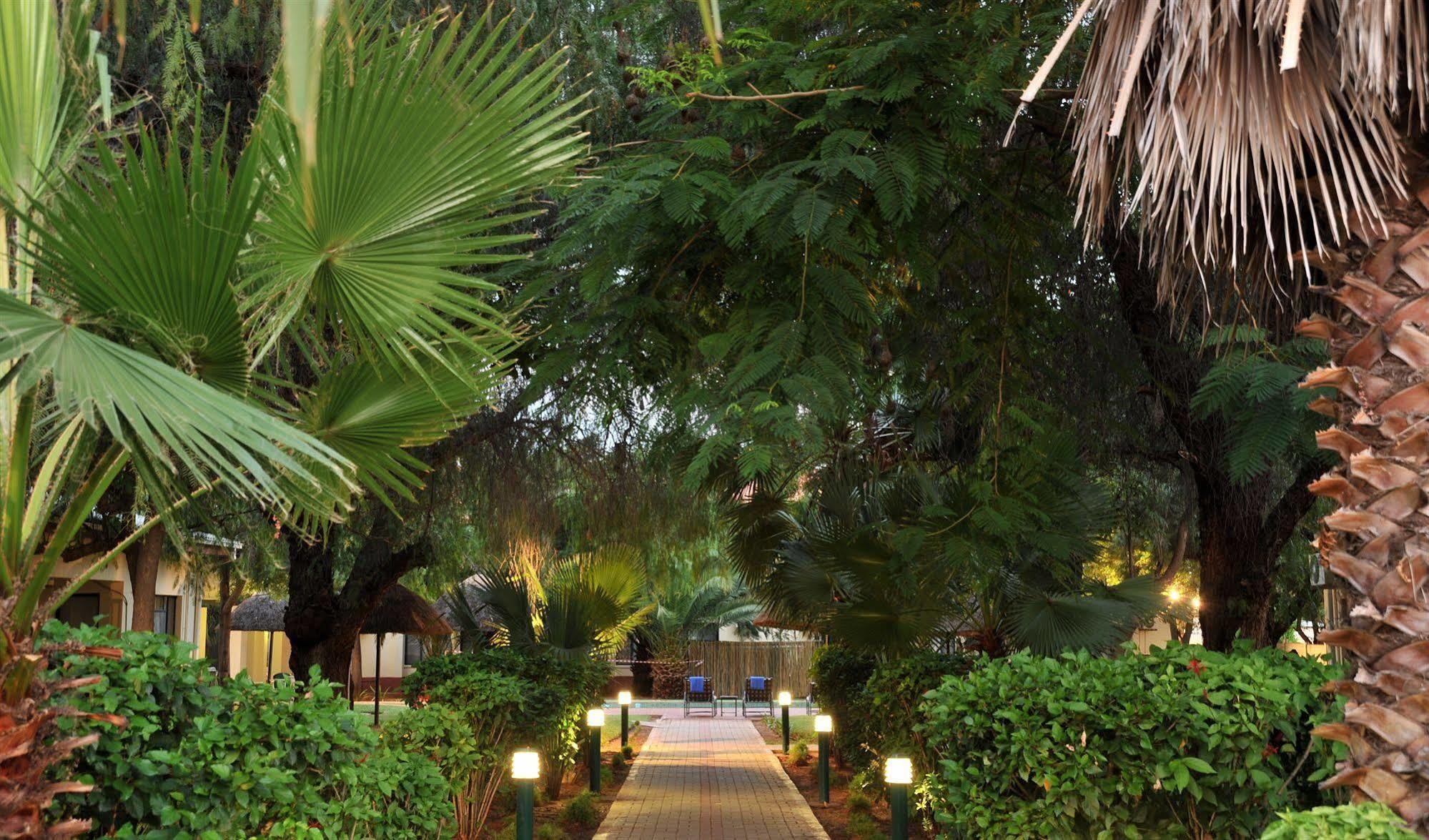 Cresta Botsalo Hotel Palapye エクステリア 写真