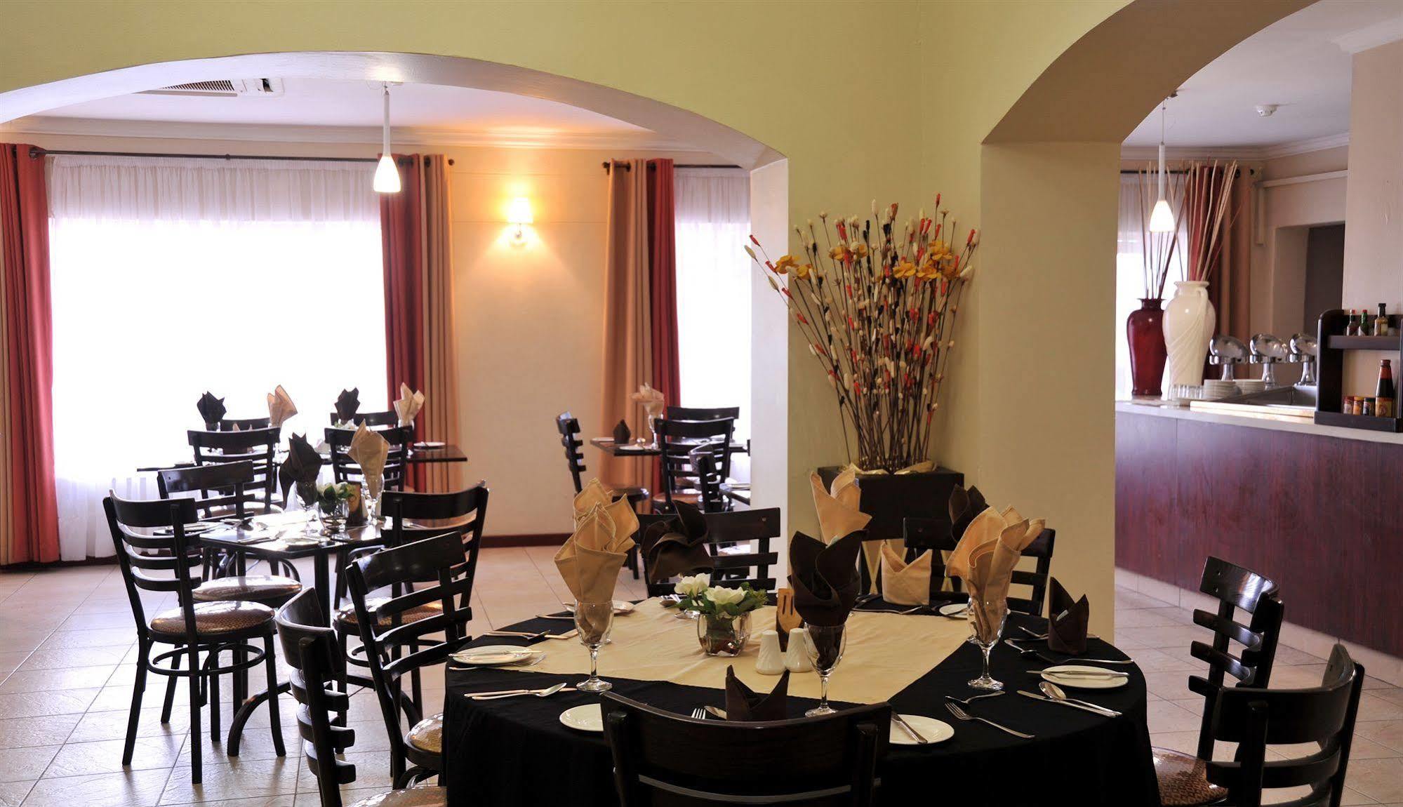 Cresta Botsalo Hotel Palapye エクステリア 写真