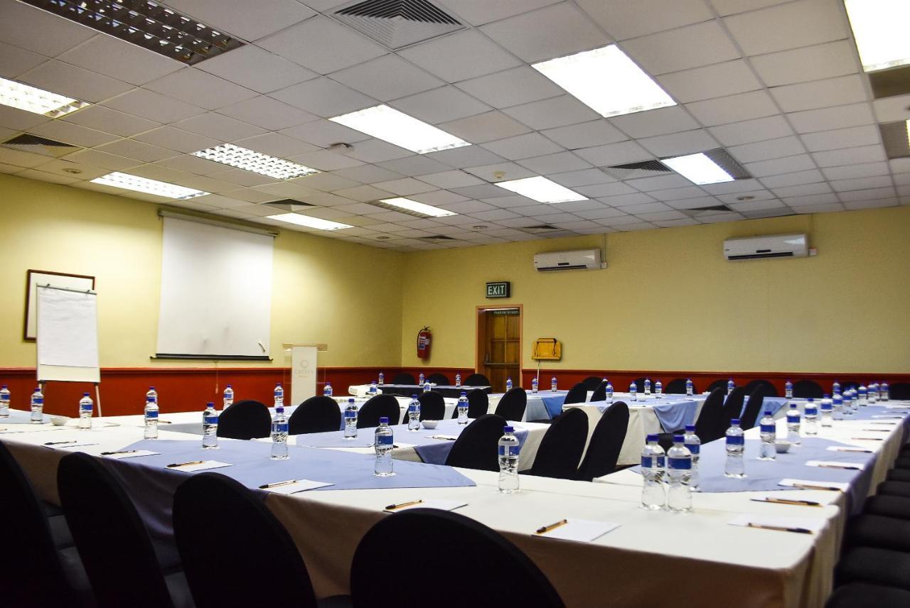 Cresta Botsalo Hotel Palapye エクステリア 写真